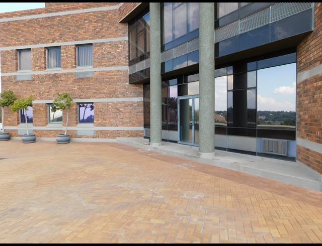 542M² OFFICE TO LET IN PARKTOWN